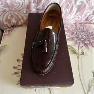 johnston & murphy sz 12 mens loafers.